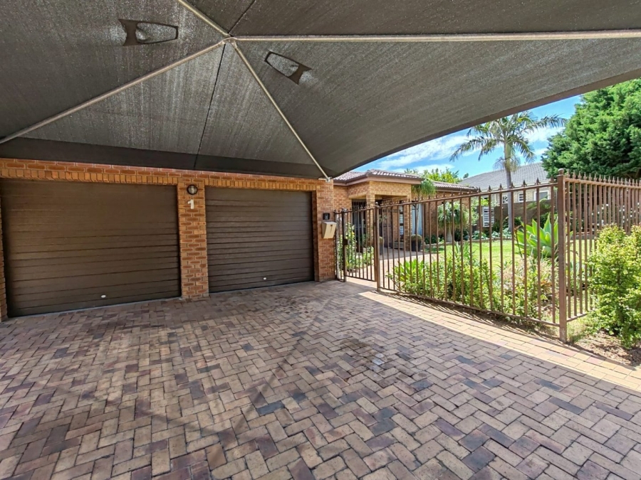 3 Bedroom Property for Sale in The Crest Western Cape